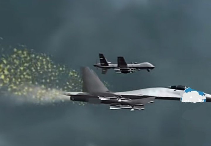 Do chiếc Su-27 của Nga bay từ phía sau lên, bất kể bộ phận nào của chiếc MQ-9A ER, bao gồm cánh, thân máy bay, cánh bụng, đuôi và các bộ phận khác, đều không có va chạm vào chiếc Su-27 của Nga.