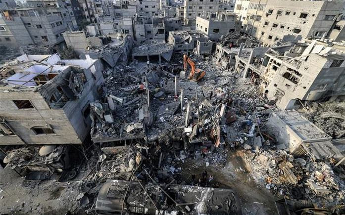 Trên chiến trường Gaza, quân đội Israel đã liên tiếp phá 4 kỷ lục: Đầu tiên, Israel đã thả tổng cộng 18.000 tấn bom xuống Dải Gaza với diện tích 350 km vuông, phá hủy 32.500 tòa nhà và làm hư hại 200.000 tòa nhà khác, khiến 30.000 người Palestine thiệt mạng và bị thương; lập kỷ lục về các cuộc không kích trong thế kỷ này.
