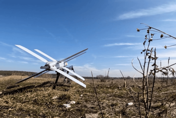 Khi UAV của đối phương bay qua, nó có thể chủ động tấn công UAV của của địch, dưới sự điều khiển của hệ thống chỉ huy mặt đất. Khi phía Nga quảng bá UAV Lancet tiêu diệt mục tiêu trên không với khách hàng quốc tế, họ cũng cố tình sử dụng hình ảnh UAV TB-2 nổi tiếng của Thổ Nhĩ Kỳ làm mục tiêu.