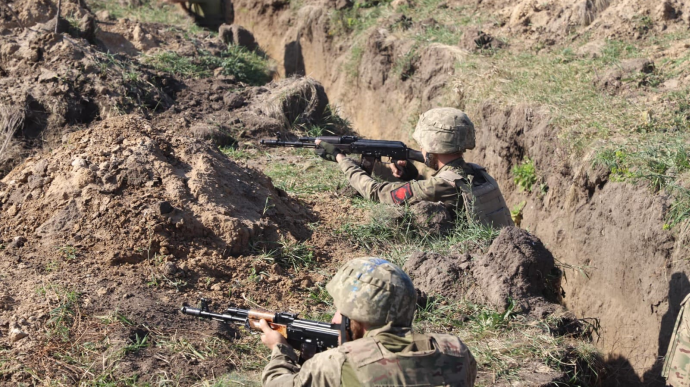 Hơn nữa, ISW viết rằng, Quân đội Ukraine đã xây dựng mọi phương án chiến đấu, tính toán mọi cách mà quân Nga có thể tiếp cận thành phố. Điều này cho thấy rằng, họ đang chuẩn bị cho một cuộc tấn công có thể xảy ra vào thành phố này.