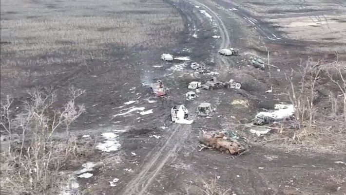 Nhưng trong quá trình triệt thoái đến Chasov Yar, nhiều lính đánh thuê nước ngoài và quân Ukraine đã thiệt mạng trong các cuộc tấn công bằng UAV vũ trang và hỏa lực pháo binh của Nga; đó thực sự mới là cơn ác mộng trên “cung đường tử thần” của quân Ukraine khu triệt thoái khỏi Bakhmut.