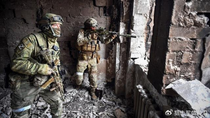 Bulgarian Military đặt ra câu hỏi, việc quân Nga tràn ngập Marinka là do đâu? Điều gì đã dẫn đến việc Quân đội Ukraine phải rút khỏi Marinka? Và Bulgarian Military cho rằng, Quân đội Ukraine hết đạn, có thể buộc phải tự rút lui.