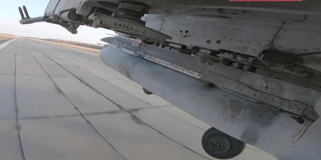 Với việc cường kích Su-25 lắp thêm rocket hạng nặng, có uy lực lớn hơn, xe tăng chiến đấu chủ lực Ukraine cũng nên “cẩn thận”; vì so với năng lực công kích của rocket S8, khả năng xuyên giáp của rocket hạng nặng S24 cũng lớn hơn.