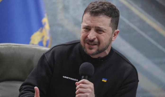 Tình thế đã thay đổi với Ukraine; việc Tổng thống Zelensky tuyên bố Quân đội Ukraine đang bị mắc kẹt trong một cuộc chiến "đau đớn và khó khăn" ở khu vực Đông Donbass, bao gồm thành phố Bakhmut bị chiến tranh tàn phá.