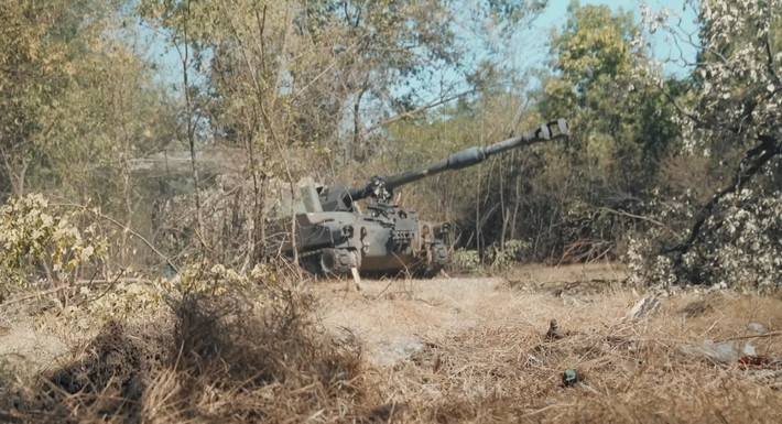 Điều đáng chú ý là 18 khẩu pháo M109A6 được lấy từ kho dự trữ của Lầu Năm Góc để viện trợ cho Ukraine. Đây là một phần trong gói viện trợ quân sự trị giá 3 tỷ USD được công bố vào ngày 6/1/2023, bao gồm xe chiến đấu bộ binh Bradley và các thiết bị quan trọng khác cho cuộc phản công mùa hè của Ukraine.