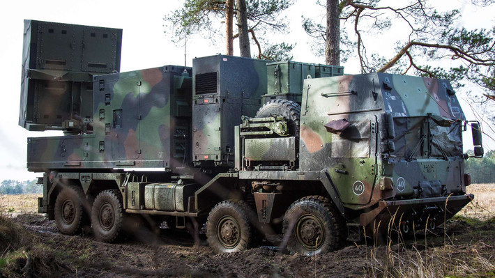 Ngoài ra, vào năm 1998, một tập đoàn bao gồm Thales, EADS, Airbus Defense and Space và Lockheed Martin đã phát triển radar chống pháo Cobra cho Quân đội Đức, có thể phát hiện hơn 100 mục tiêu. Ảnh: Pinterest.