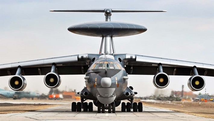 Hơn nữa, tốc độ cải tiến của AWACS A-50U không nhanh, trong hơn 10 năm sau khi nguyên mẫu đầu tiên được hoàn thiện và chuyển giao cho Không quân Nga, đến khi xung đột Nga-Ukraine bùng nổ vào năm ngoái, Quân đội Nga chỉ nhận được 7 chiếc A-50U.