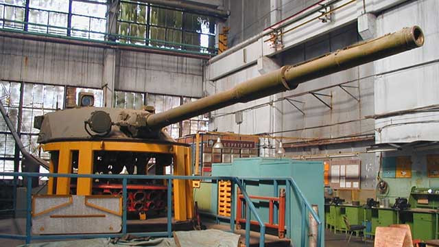 Sau đó, phiên bản SDM1 đã thực hiện một loạt các bài kiểm tra cấp nhà nước và được Nga cấp phép cho sản xuất loạt. Tuy nhiên hơn nửa năm qua, thông tin chính thức tại sao việc sản xuất hàng loạt pháo chống tăng tự hành SDM1 tạm dừng, mà không rõ lý do.(Ảnh: Rostec)