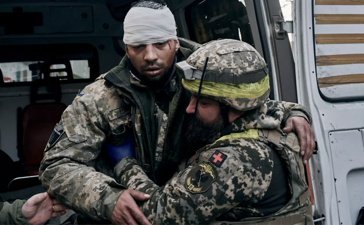 Về vấn đề liệu quân đội Nga đã tràn ngập hoàn toàn Soledar hay chưa? Mặc dù chính quyền Ukraine luôn phủ nhận rằng, Soledar chưa hoàn toàn bị mất; nhưng họ tuyên bố rằng, các binh sĩ chiến đấu Ukraine "dù có rời đi cũng không phải là chạy trốn, mà là rút lui chiến thuật theo kế hoạch tác chiến".