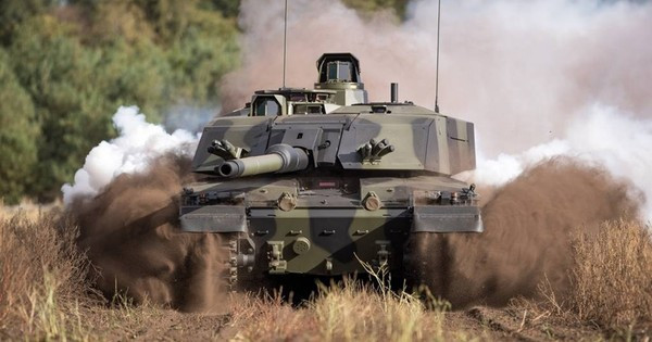 Vấn đề tiếp theo là Challenger-2 chỉ được trang bị hệ thống hỗ trợ quan sát ảnh nhiệt đã lạc hậu cả một thế hệ. Thậm chí, tính năng khí tài quan sát ảnh nhiệt trên xe tăng Anh còn kém cả phiên bản lắp đặt trên xe tăng nâng cấp của Nga. Có thể lấy ví dụ, xe tăng T-90M của Nga đã được trang bị thiết bị ảnh nhiệt thế hệ thứ 3.