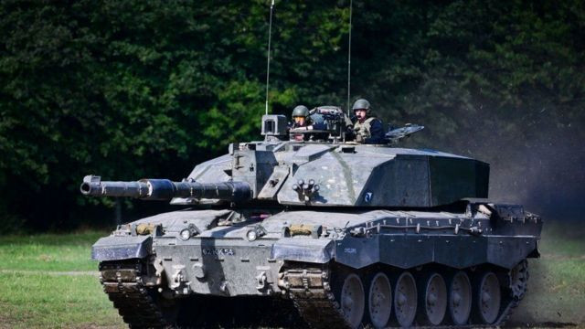 Nhưng khi 14 chiếc xe tăng chiến đấu chủ lực Challenger 2 đầu tiên của Ukraine đến khu vực Kreminna vào đầu tháng tới, có thể sẽ có các trận giao đấu tăng của Lữ đoàn đổ bộ đường không 25 và 80 của Ukraine với Sư đoàn xe tăng số 90 của Nga.