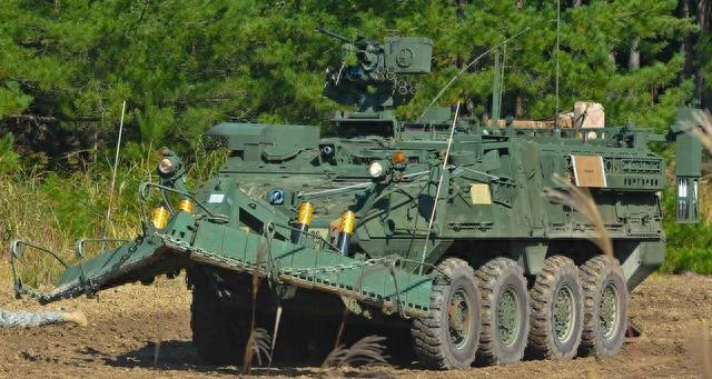M1132 là xe công binh đặc chủng (tiếng Anh: M1132 Engineer Squad Vehicle, ESV) thuộc dòng xe bọc thép "Stryker"; chức năng chính là vận chuyển lính công binh ra chiến trường và hỗ trợ cho lính công binh trong quá trình dò gỡ mìn.