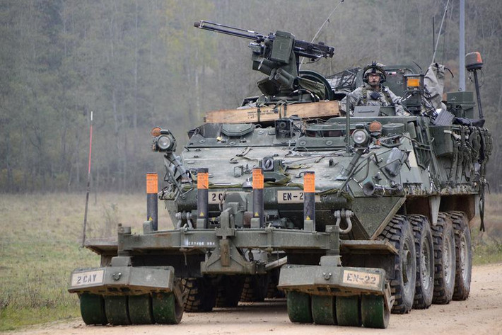 Theo chiến thuật quy định của Ukraine, những phương tiện phá mìn như M1132 trước tiên sẽ mở đường đi qua bãi mìn trong cuộc tấn công, sau đó là những vũ khí hạng nặng chính. Lữ đoàn 82 của Ukraine được trang bị 14 xe tăng Challenger 2 của Anh, 40 xe chiến đấu bộ binh Marder của Đức và 90 xe chiến đấu bộ binh bánh lốp Stryker của Mỹ.