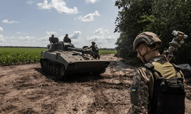 Hơn 10 lữ đoàn của quân đội Ukraina đã chiến đấu hơn hai tháng mới có thể tiếp cận đến gần tuyến phòng thủ thứ nhất của quân đội Nga; với tốc độ như vậy, rất khó để nói liệu họ có thể đột phá được tuyến phòng thủ thứ hai bên trong năm nay hay không. Do vậy, yêu cầu "chiếm Tokmak trong tháng 9" của NATO giờ đây dường như không thể đạt được.
