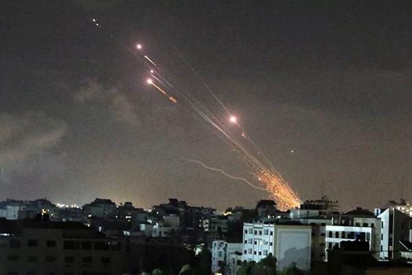 Tối 11/5/2021 quân đội Israel cho biết, từ chiều 10/5 đến 20h ngày 11/5/2021, tổng cộng đã có 803 quả rocket đã được bắn vào Israel từ Dải Gaza, trong đó 620 quả rơi xuống Israel và 152 quả rơi ngay ở Dải Gaza.