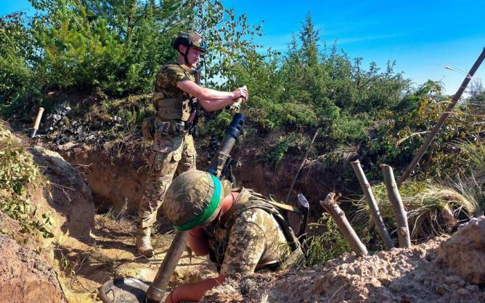 Vì vậy, sẽ không khó hiểu khi Bộ Tổng tham mưu Quân đội Ukraine quyết định tung những lữ đoàn dự bị cuối cùng vào chiến đấu và không rút các đơn vị tham gia chiến dịch từ đầu ra nghỉ ngơi. Mục đích là rèn cán, rèn binh trong thực tiễn chiến đấu, làm nòng cốt cho cuộc “phản công mùa xuân” vào năm sau.