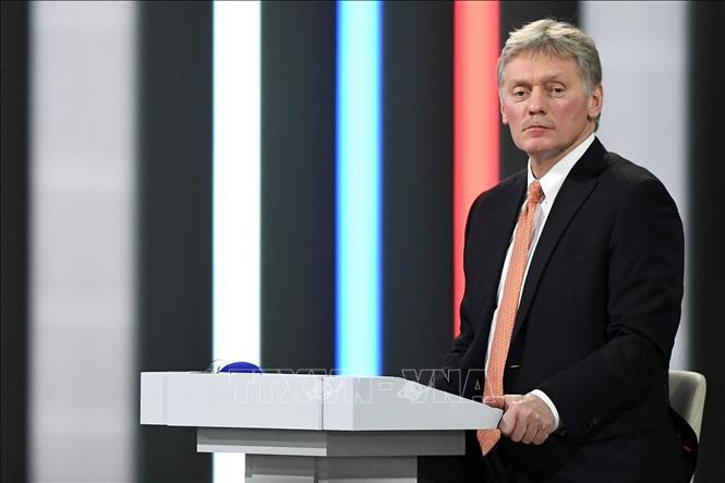 Đáp lại, phát ngôn viên Điện Kremlin, ông Dmitry Peskov gọi các biện pháp trừng phạt trên là “lố bịch”; “Tất cả điều này thật vô lý; người ta thấy rằng họ (EU) buộc mọi người phải chịu lệnh trừng phạt với những điều họ (EU) không thể thực hiện”.