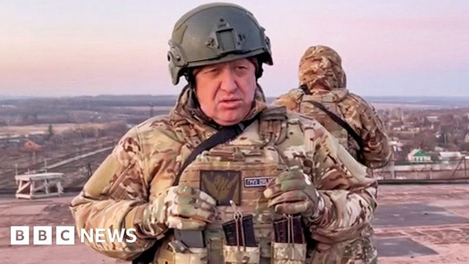 Ông Prigorzhin, Chủ tịch Công ty lính đánh thuê Wagner (Wagner PMC) cũng xác nhận, Quân đội Ukraine đang tập trung xung quanh Bakhmut; còn các chuyên gia Nga cho rằng, "người Ukraine đang thực sự chuẩn bị cho cuộc tấn công".