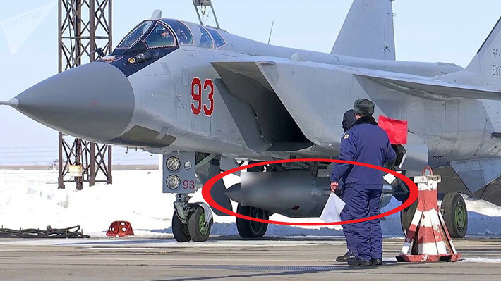 Hiệu suất bay của MiG-31 và số lượng lớn khung máy bay sẵn có trong kho, khiến nó trở thành lựa chọn tối ưu, để được cải biến nhẹ thành máy bay tiêm kích tấn công theo chương trình MiG-31K; để có thể mang tên lửa đạn đạo phóng từ trên không Kh-47M2.