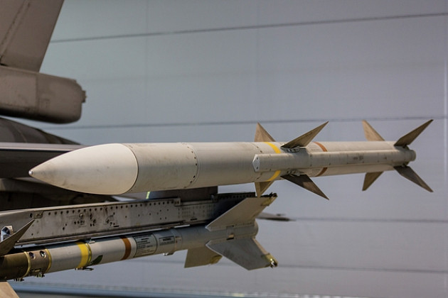 Một số máy bay MiG-29 mà Ba Lan có ý định viện trợ cho Ukraine vẫn đang trong quá trình hiện đại hóa. Hiện không có thông tin chi tiết chính thức về điều này; tuy nhiên Quân đội Ukraine và trước đó là Quân đội Mỹ thông tin rằng, số MiG-29 của Ba Lan, sẽ có thể sử dụng tên lửa không đối không tầm xa AIM-120 của Mỹ.