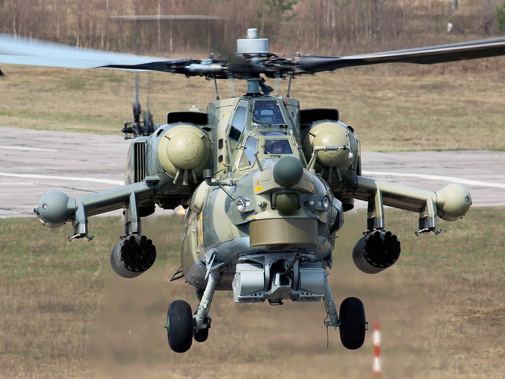 Mi-28N Havoc được coi là trực thăng vũ trang mạnh mẽ, được thể hiện bằng hiệu suất vượt trội về khả năng chiến đấu trên nhiều mặt. Về phòng thủ, Mi-28N sử dụng vật liệu composite và hệ thống giáp bảo vệ tiên tiến, có thể chống lại các đợt tấn công bằng hỏa lực của đối phương một cách hiệu quả và có khả năng sống sót cao.
