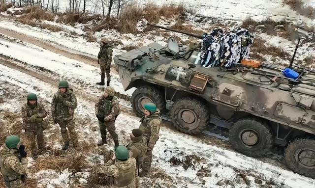 Quân đội Nga và Ukraine đã chiến đấu vì Bakhmut trong hơn bảy tháng và tình hình gần đây đã thay đổi theo hướng có lợi cho Nga; khi lính đánh thuê Wagner khai hỏa toàn lực, liên tiếp đánh chiếm nhiều cứ điểm của quân Ukraine, dần dần thu hẹp vòng vây, trận chiến đã bước vào giai đoạn cuối cùng.