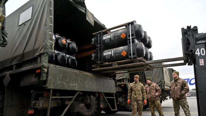 Nếu giai đoạn đầu của cuộc xung đột, các đoàn tàu chở vũ khí của NATO tiến vào Ukraine vào ban đêm, được ngụy trang kỹ càng; nhưng giờ đây, đoàn tàu viện trợ quân sự của NATO đang hiên ngang tiến vào Ukraine giữa ban ngày. Về cơ bản không gặp trở ngại nào và vẫn chưa có đoàn tàu nào NATO, bị trúng tên lửa chính xác của Nga.