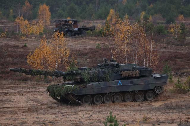 Người đứng đầu Bộ Quốc phòng Đức tuyên bố rằng, trong tháng Ba, Ukraine sẽ nhận thêm 18 xe tăng Leopard-2 từ Đức, 3 xe tăng Leopard-2 từ Bồ Đào Nha và chính quyền Ba Lan tuyên bố chuyển giao thêm 10 xe tăng Leopard-2 còn lại đến Ukraine ngay trong tháng Ba.