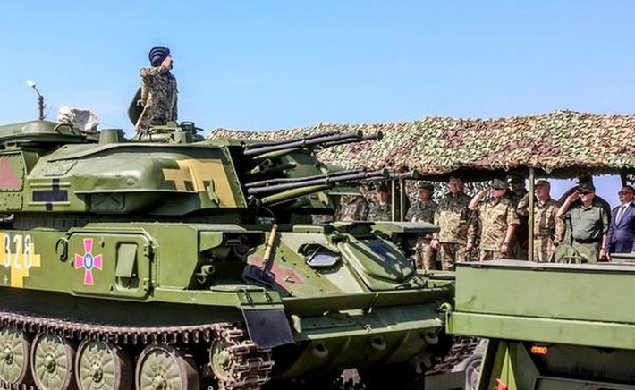 Chuyên gia Vasilyev cũng cho biết, hệ thống tên lửa phòng không tầm xa S-300 hoạt động như một phần của hệ thống phòng không nhiều lớp, kết hợp với các hệ thống tầm ngắn như pháo phòng không Gerpad, ZSU-23-4 hay tên lửa phòng không tầm thấp Osa-AKM.