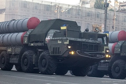 Đứng trước tình huống như vậy, Quân đội Ukraine buộc phải đưa các hệ thống phòng không tầm xa S-300 ra tuyến trước, để không cho máy bay chiến đấu của Nga tiếp cận với khu vực chiến tuyến để cắt bom lượn có điều khiển.