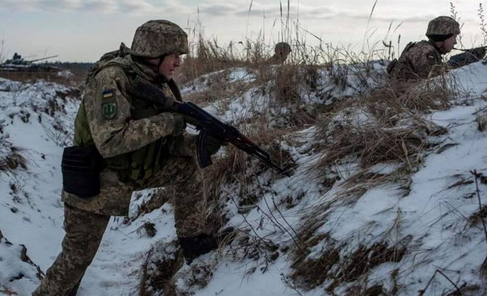 Việc Quân đội Ukraine triệt thoái ồ ạt khỏi Bakhmut, cho thấy tình hình đối với Quân đội Ukraine là vô cùng khó khăn. Tuy nhiên, một số lượng lớn quân Ukraine vẫn còn ở lại thành phố, có nhiệm vụ chính là yểm trợ cho các đơn vị tiếp tục rút lui.