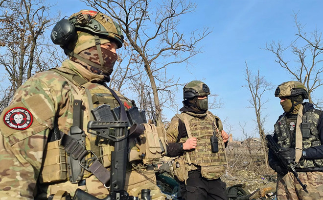 Lợi dụng sự phòng thủ hỗn loạn của quân Ukraine, lính đánh thuê Wagner nhanh chóng tràn ngập tất cả các khu vực phía đông của tuyến đường sắt, kho chứa ngũ cốc, trung tâm lưu trữ và trung chuyển ngũ cốc trong khu vực. Như vậy, trung tâm của tuyến phòng thủ đường sắt là Nhà ga Trung tâm, đã sụp đổ nhanh chóng trong vòng chưa đầy ba ngày.