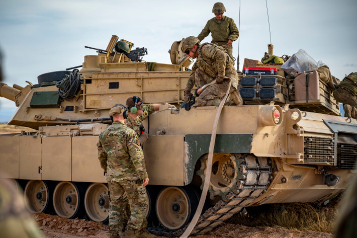 Tờ "Politics" của Mỹ đưa tin rằng, Mỹ sẽ bắt đầu chuyển giao 31 xe tăng M1A1 Abrams cho Ukraine vào tháng 9 năm nay. Theo những thông tin của truyền thông phương Tây, khóa đào tạo liên quan đến việc sử dụng M1A1 Abrams sẽ được thực hiện tại căn cứ quân sự Grafenwoer ở Đức và quân đội Mỹ đóng tại Đức sẽ chịu trách nhiệm về khóa đào tạo liên quan.