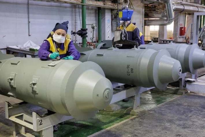 Với việc trang bị bom FAB-1500 sử dụng UMPC, Không quân Nga có thêm một vũ khí chính xác có sức công phá mạnh, nhưng giá thành rẻ hơn nhiều. Có thể thấy loại bom mới này đang trong quá trình sản xuất và sẽ sớm được đưa vào sử dụng ở chiến trường Ukraine.