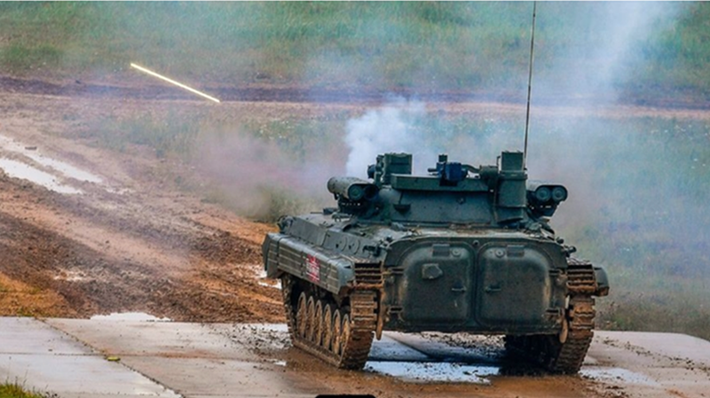 Ngoài vai trò hiện tại trên chiến trường, Rostec khẳng định rằng tiềm năng hiện đại hóa BMP-2 vẫn còn rất lớn. Tập đoàn này cho rằng phương tiện, vốn được giới thiệu từ những năm 1980, vẫn tiếp tục phát triển dựa trên kinh nghiệm chiến đấu và phản hồi từ quân đội. Ảnh: RB