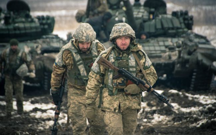 Trước sức ép này, phần lớn quân đội Ukraine rơi vào tình trạng hoảng loạn và tháo chạy. Một số binh sĩ cố gắng rút về phía tây từ Sudzha nhưng nhanh chóng trở thành mục tiêu dễ dàng của pháo binh và máy bay không người lái Nga. Ảnh: RBC-Ukraine
