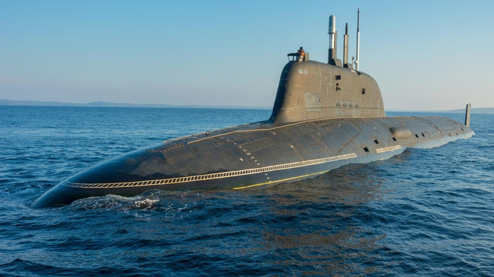 Nằm cách lãnh thổ NATO chỉ 60 km, bến cảng Zapadnaya Litsa đóng vai trò là trung tâm quan trọng của Hạm đội phương Bắc và sự hiện diện của các tàu chiến tiên tiến này đã nhấn mạnh sự đầu tư liên tục của Moscow vào sức mạnh dưới nước, trong bối cảnh căng thẳng gia tăng trong khu vực. Ảnh Bulgarian Military