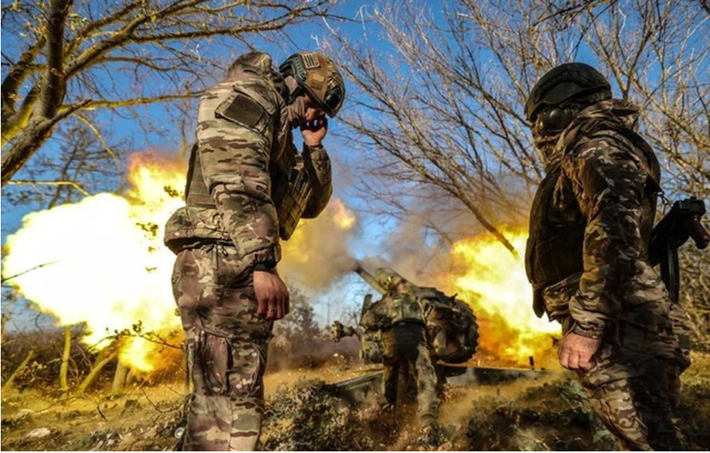 Báo cáo từ hiện trường cho thấy, một số nhóm nhỏ lính Ukraine cố gắng chạy bộ về hướng Yunakivka, nhưng do địa hình trống trải cùng với hỏa lực kiểm soát 24/7 của Nga khiến họ gần như không có cơ hội sống sót. Đối phương đã cố gắng tổ chức phản kích từ khu vực Sumy để giải cứu lực lượng bị bao vây, nhưng đều bị lính thủy đánh bộ Nga đẩy lùi và tiêu diệt. Ảnh: TASS