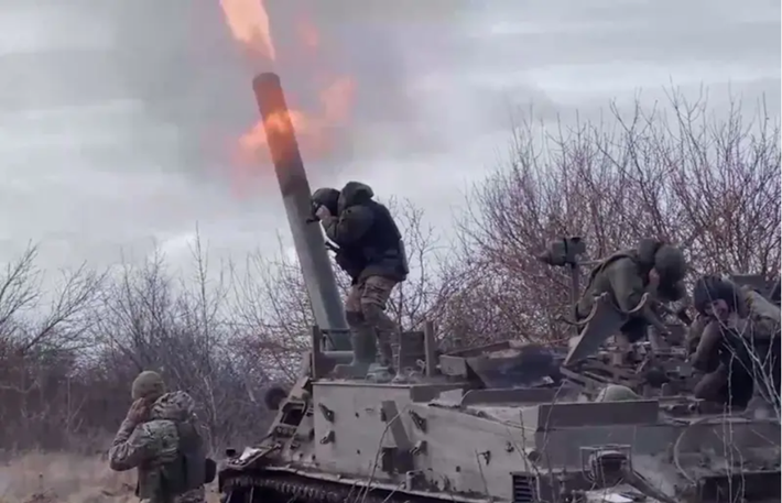 Theo bản đồ do tổ chức tình báo nguồn mở Ukraine “Deepstate” công bố, khoảng ba phần tư lực lượng Ukraine ở Kursk đang đối mặt với nguy cơ bị bao vây, chỉ còn một hành lang rộng 10 km kết nối với lãnh thổ Ukraine. Ảnh: Top War
