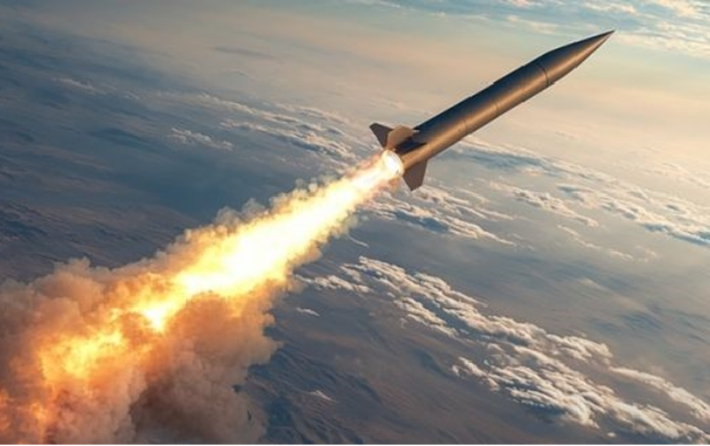 Với tốc độ tối đa Mach 12, nó từng khiến Ukraine hiểu nhầm rằng Nga đã sử dụng tên lửa đạn đạo liên lục địa, gây chấn động toàn cầu. Chỉ khi Mỹ và Nga xác nhận đây là tên lửa tầm trung, tình hình mới lắng xuống. Ảnh: Top War