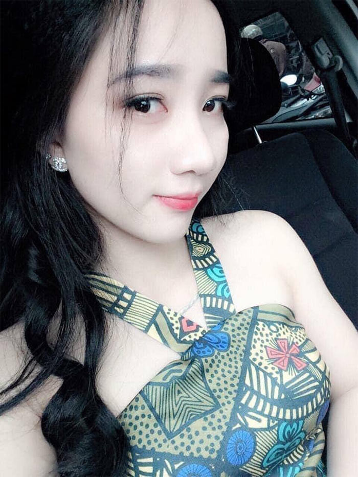 Khi còn son rỗi, Quỳnh Anh cũng chăm chút cho trang phục của mình hơn.