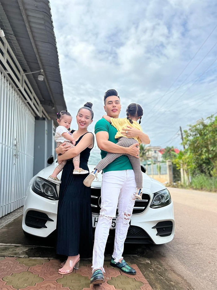 Vợ chồng Lê Dương Bảo Lâm - Quỳnh Anh có ba con chung, hai gái, một trai.