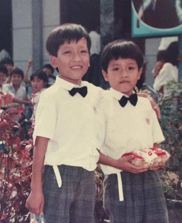 Trường Giang là con kế út trong một gia đình nghèo khó có sáu anh chị em (bốn trai, hai gái). Sớm mồ côi mẹ nên nam nghệ sĩ tự lập từ khi còn rất nhỏ.