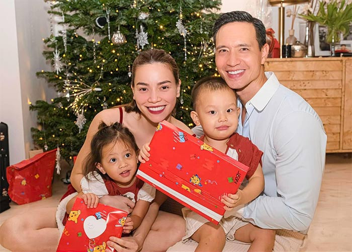 Gia đình Hồ Ngọc Hà - Kim Lý, đặc biệt khi có sự xuất hiện của hai nhóc tì Lisa - Leon luôn gây chú ý với giới truyền thông và fan.