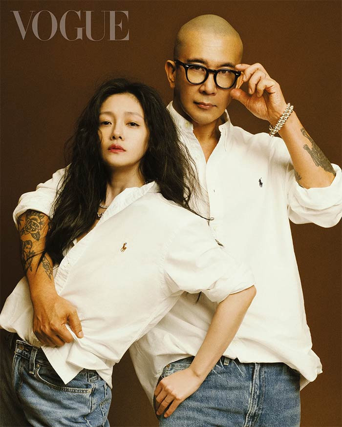 Những shoot ảnh của Từ Hy Viên và chồng mới, nam ca sĩ Hàn Quốc Koo Jun Yup trên tạp chí Vogue số ra tháng 10 gây chú ý bởi cả hai dành cho nhau những ánh mắt, cử chỉ rất tình tứ.