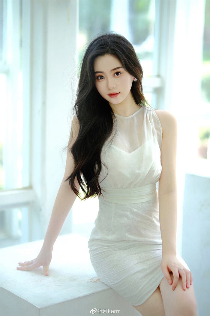 Có nguồn tin cho rằng Diệp Kha đã ly hôn và có hai con riêng. Chồng cũ của cô là một thiếu gia giàu có. (Ảnh: Sina)