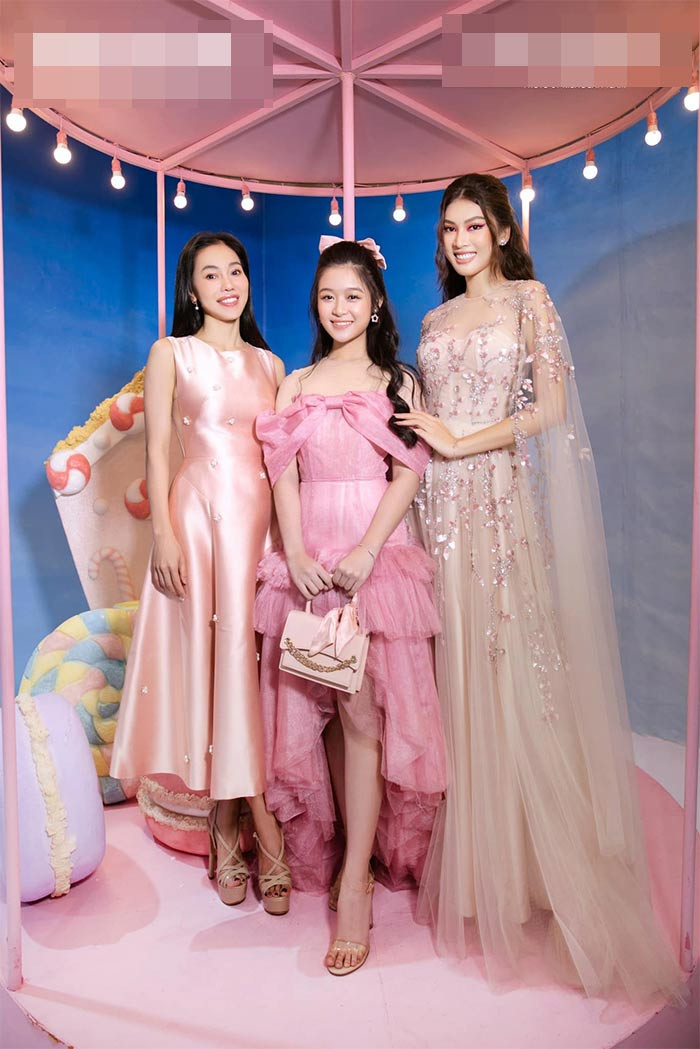 Bảo Ngọc thường xuyên được mời tới dự những sự kiện quan trọng trong showbiz.