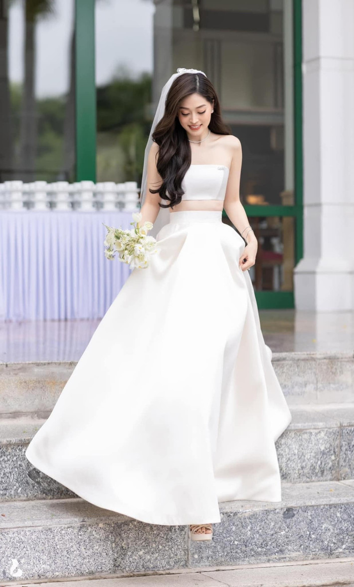 Phương Nga đẹp rạng ngời trong ngày cưới.