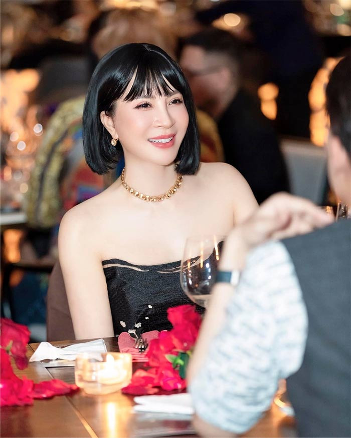 Vẻ đẹp của nữ MC "Sức sống mới" được nhiều người ngưỡng mộ, bởi bao năm qua cô không những không già đi mà còn ngày càng đẹp hơn. Mỗi ngày cô đều chăm chỉ dành 1 tiếng để luyện tập thể thao.