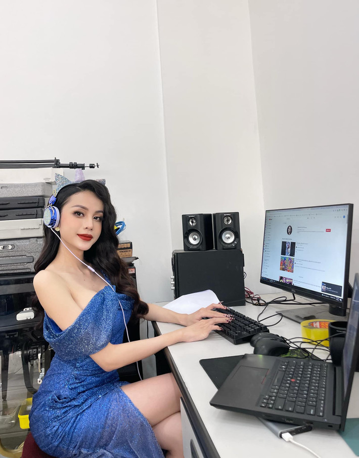 Người đẹp chuyển giới khẳng định gương mặt đẹp tự nhiên. Các đường cong trên cơ thể cũng ngày càng mềm mại và nữ tính.